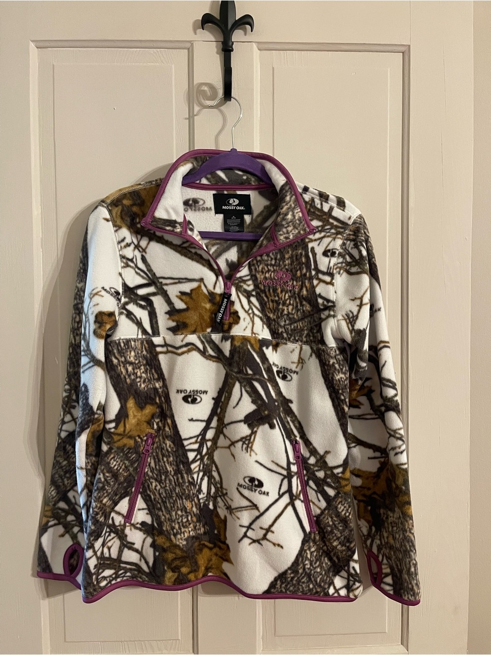 Mossy Oak zip pullover with zip pockets and thumb holes